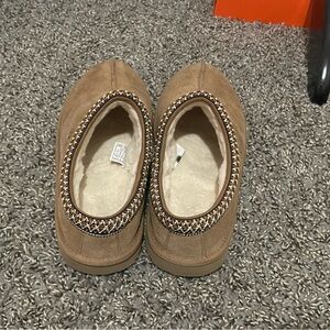 Ugg Tasman youth size 6